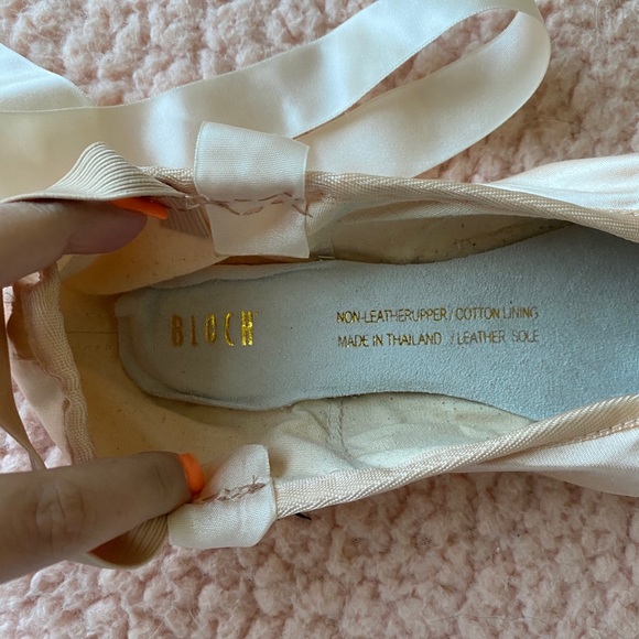 Ballet Pointe Shoes - Picture 6 of 6